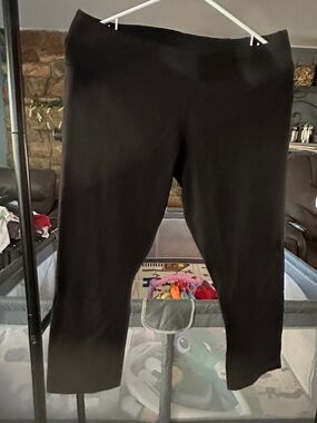 lululemon athletica Black Capri Leggings - Mid Rise